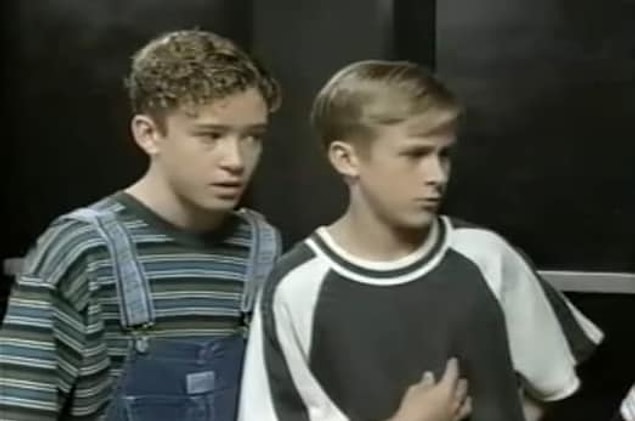4. Justin Timberlake'in annesi, Ryan Gosling'in yasal vasi oldu. Çünkü Ryan'ın annesinin 'The Mickey Mouse Club'ın çekimleri sırasında iş için Kanada'da kalması gerekiyordu.