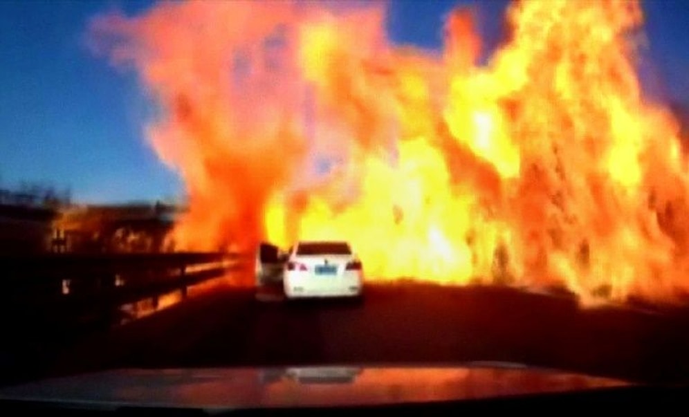 Arıza Yapan Aracın Patlaması Sonucu Ortaya Çıkan İnanılmaz Yangın