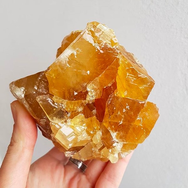 6. Дева - Кальцит