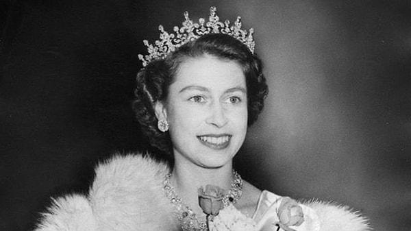 İngiltere Kraliçesi II. Elizabeth!