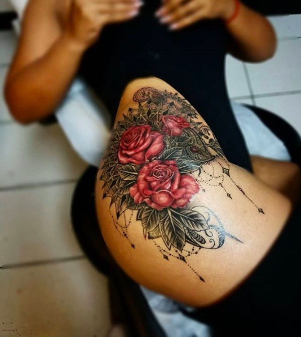 7. Красные розы с поразительными деталями!