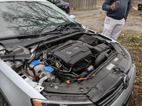 8. Что было в голове у этих воров, которые украли только капот?