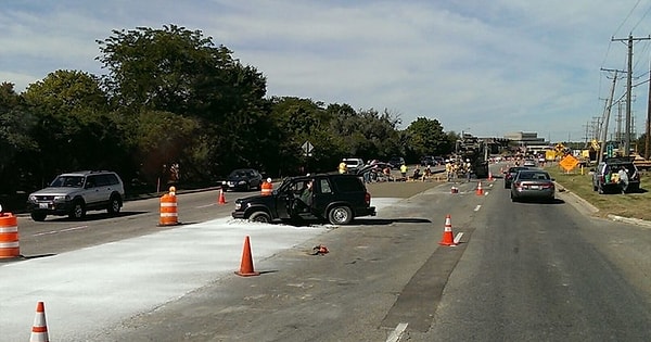 17. Ну кто же ездит по свежему бетону? Водителя, конечно, жалко, но в произошедшем он может винить только себя