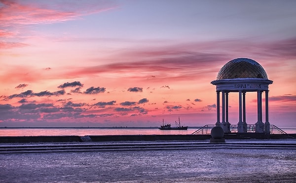 14. Пойти смотреть закат. Можно сделать массу красивых фотографий.