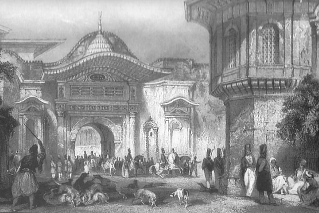 İngiliz Elçi Ponsonby olayın büyümesini faydalı görüyordu. Önce Osmanlı'nın özür dilemesi, ardından da Hariciye Nazırı Akif Efendi'nin görevden alınması istendi.