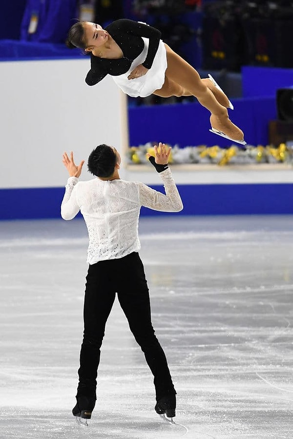 5. Этот парень выглядит так, словно не готов поймать ее