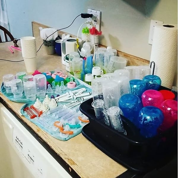 12. Оборачивается горой бутылочек на кухне!