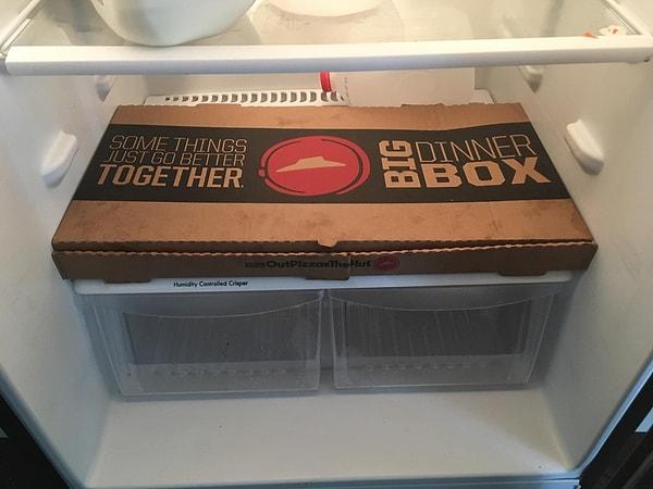 21. Yiyecek kutusu ve buzdolabı.