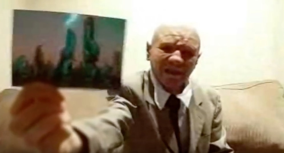 Gelecekten Geldiğini İddia Etti ve Fotoğraf Gösterdi: '2118 Yılını Gizli Bir CIA Misyonunun Parçası Olarak Ziyaret Ettim'