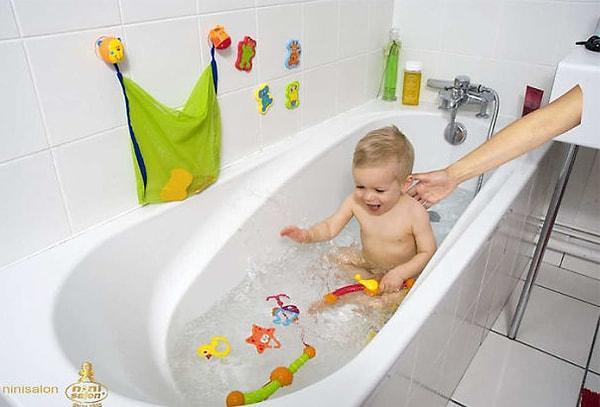 5. Bebeği banyoda asla yalnız bırakmayan ebeveynler her yerde!