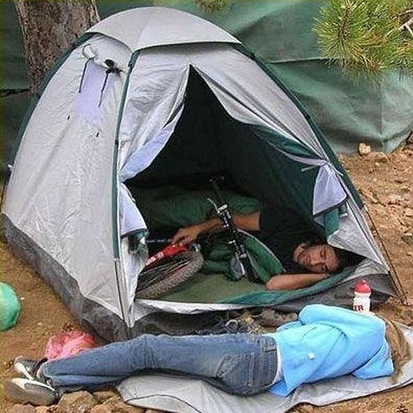 5. Сразу видны приоритеты. Этот парень влюблен в свой велосипед 😂