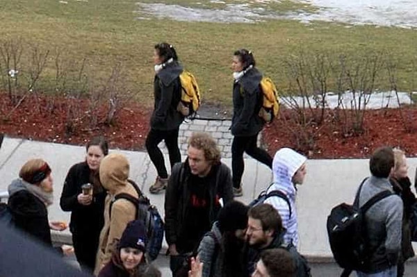 20. И почему все вокруг такие спокойные? На их месте я бы уже вовсю паниковал!