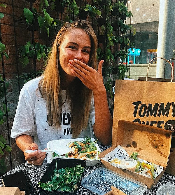 2. Также нужно заранее продумывать то, какие фотографии выложить, чтобы вести Инстаграм в едином стиле