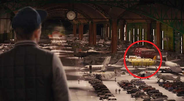 25. İngiliz ajanları ile ilgili film Kingsman Gizli Servis'te araç hangarındaki araçlardan biri The Beatles şarkısından sarı bir denizaltıdır.