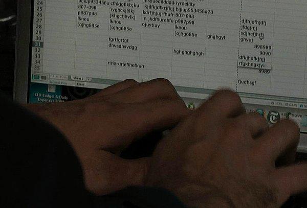26. Akılalmaz filminde nükleer bombayı Microsoft Excel kullanarak devre dışı bırakmaya çalışan kahraman!
