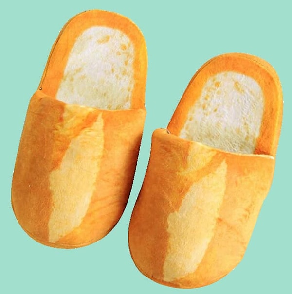 1. Тапочки в виде батона??? 🥖