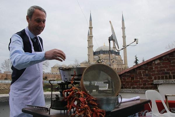 Dinar, müzeyi gezen ziyaretçilerin burada Edirne ciğerinin tadına bakma şansını da bulacağını kaydetti.
