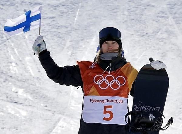 Örgü örmeye kısa bir ara veren snowboard'çu Enni Rukajärvi sonunda bronz madalyayı da aldı!