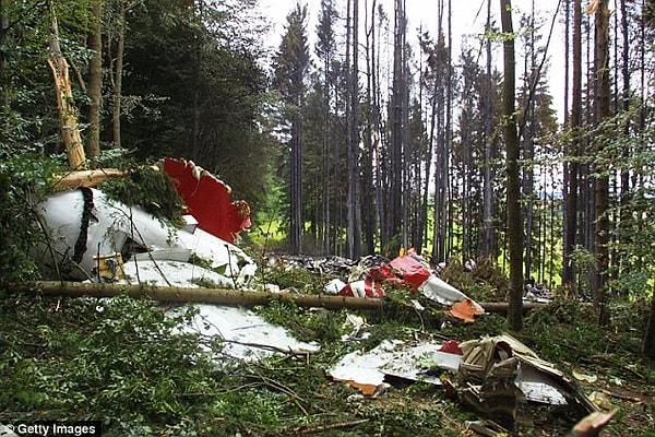 10. 2002 yılında bir kargo uçağıyla bir yolcu uçağı havada çarpıştı ve herkes öldü.