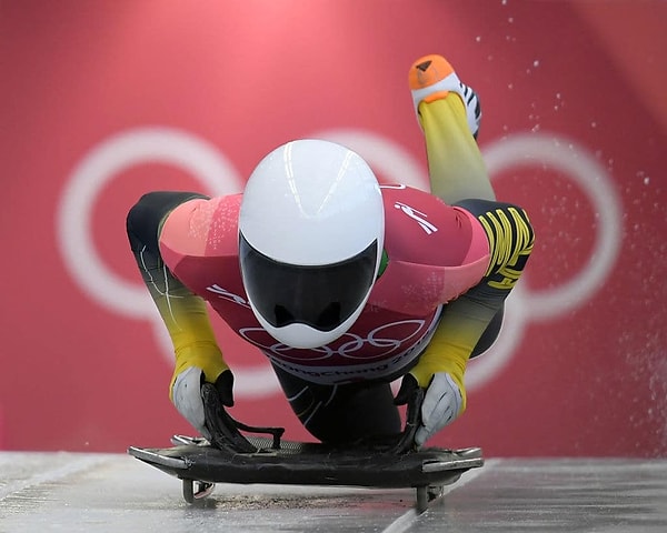 12. Минималистичный шлем с тонированным стеклом