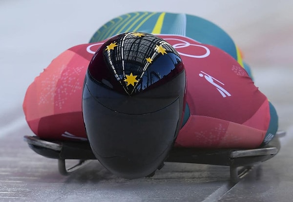 17. Еще один отличный шлем с космическим принтом