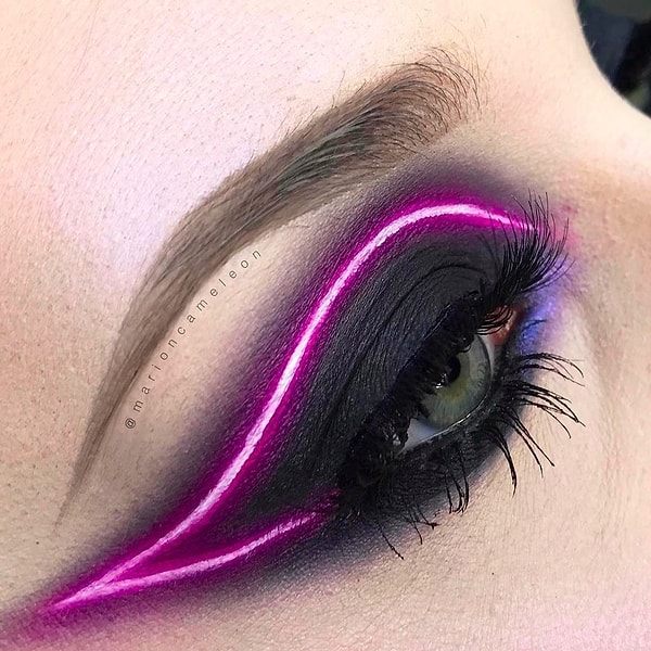 1. Неоновый айлайнер