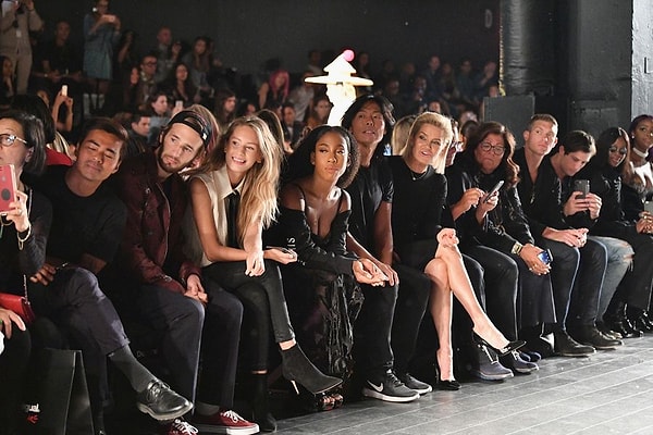 1. 8 февраля в Нью-Йорке стартовало одно из главных и самых авторитетных ежесезонных событий fashion-индустрии. Именно с нью-йоркской Недели моды традиционно начинается модный марафон. Затем эстафета передается Лондону, Милану и Парижу.