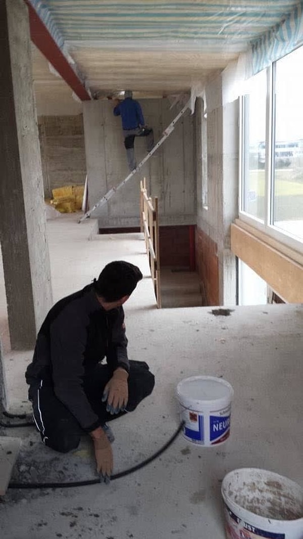 21. Но, конечно же, в нашей опасной гонке ведет этот товарищ...