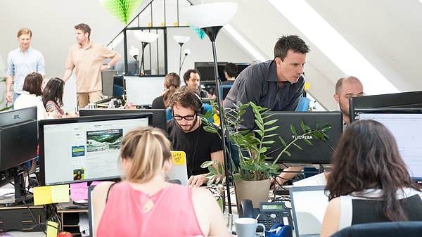 10. Вы сосредоточенно работали, и вдруг вас бесцеремонно отвлекают. Как отреагируете?