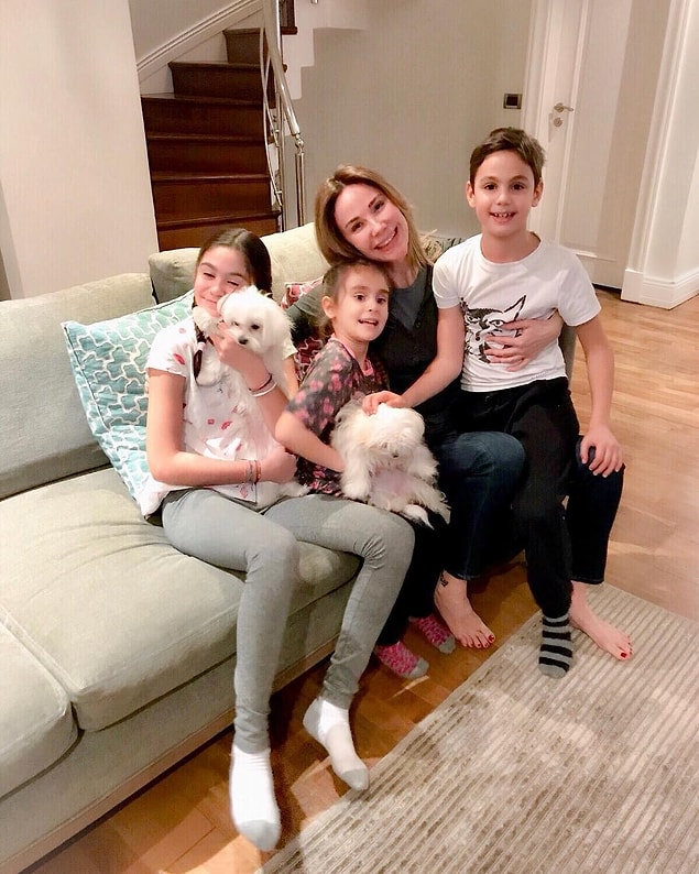 3. Demet Şener'in çocukları İrem Kutluay ve Ömer Kutluay.