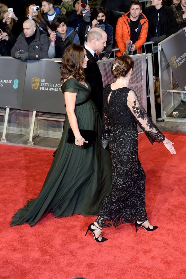 6. И, конечно же, главное событие вечера - беременный животик!