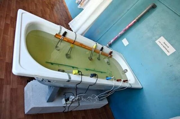 11. Альтернатива русской рулетке - электрическое джакузи