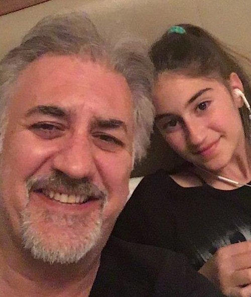 Tamer Karadağlı'nın kızı Zeyno Karadağlı.