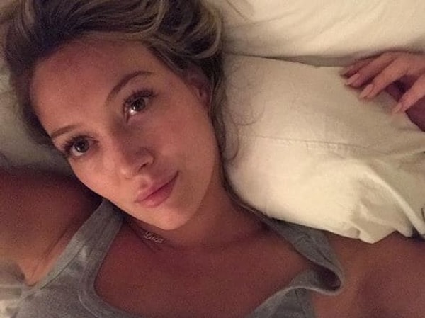 6. Звезды немного наклоняют голову на фото