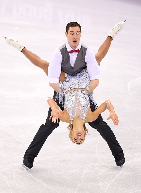 1. Этих ребят как будто застукали в самый неловкий момент