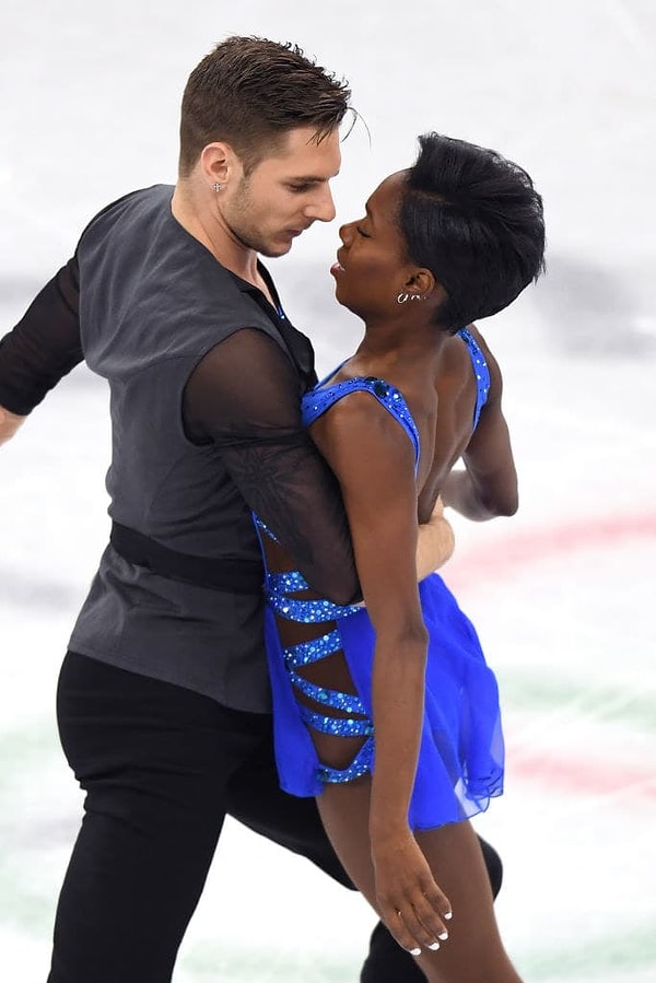 4. Вы чувствуете, как наэлектризовался воздух между ними?