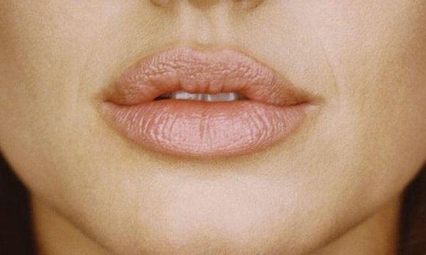 1. Вы без труда узнаете, чьи это губы