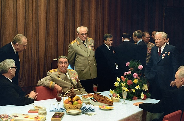 1. Как, согласно договору об образовании Советского Союза, назывался верховный орган власти в СССР?