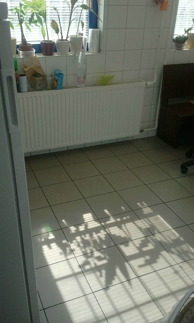 Burada da grafik ayarlarından gölge kalitesinin düşürüldüğünü görüyoruz. Gölgeler piksel piksel olmuş.