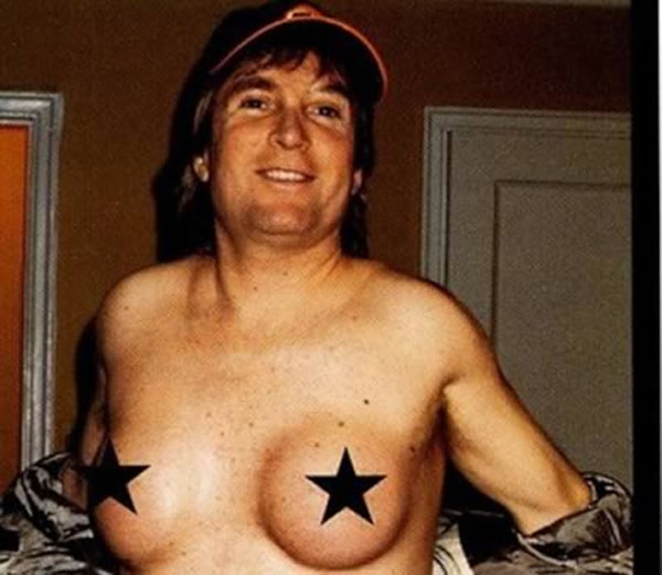 2. Безумно азартный канадец и его женская грудь на спор