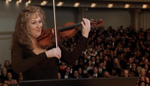 12. 2000 yılında on ikinci Oscar adaylığını kazandığı 50 Cesur Kemancı adlı filmindeki rolü için Meryl Streep kısa bir sürede çok sıkı çalışarak keman çalmayı öğrendi!