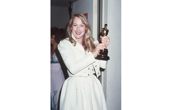 Öyle ki bu adaylığı ona ilk Oscar'ını getirdi! 1980 yılında kucakladığı Oscar heykelciği ikinci adaylığında tam isabet oldu...