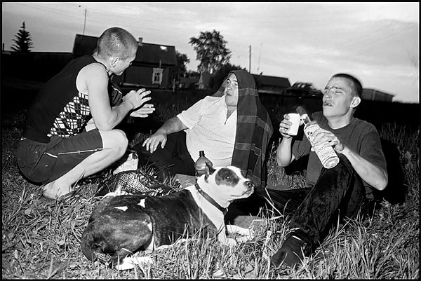 5. Эти фото он сделал в небольшой уральской деревушке, в 70-и километрах от Екатеринбурга.