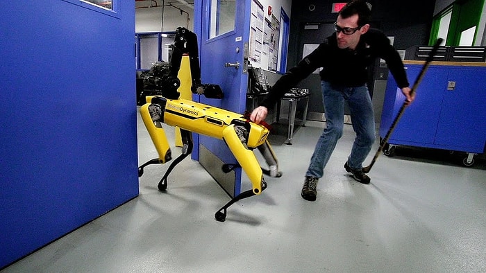 Boston Dynamics'in Robotları İşkence Görmeye Devam Ediyor!