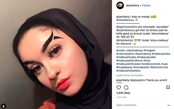 3. Суть нового тренда: бровь разделена на две части так, чтобы ее очертания были похожи на плавники.