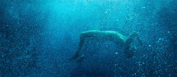 Eksik tarafları olmasına rağmen, hikayenin kendine has bir çekiciliği var. Kısacası, 'Altered Carbon' izlenecekler listenize girmeyi hak eden bir yapım olmuş.