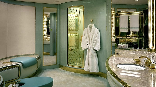 Единственная загвоздка, по словам Ника, заключается в том, что за свои большие деньги они требуют безупречную работу.