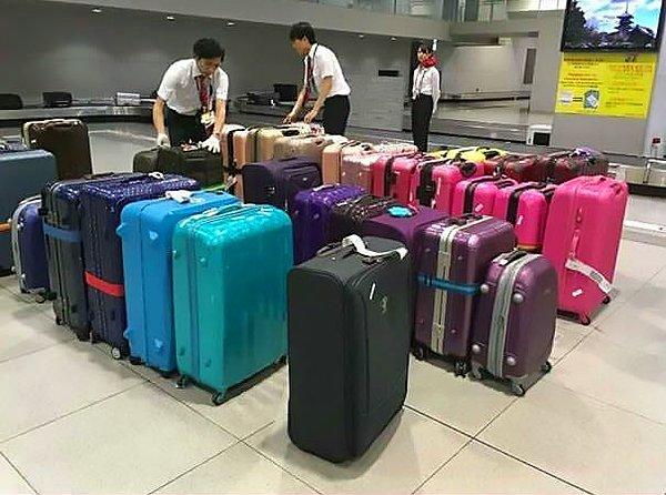 20. Japonya'da rengine göre ayrılan valizler 😯