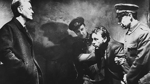 22. Utanç Duvarındaki Casusluk (1965) / The Spy Who Came in from the Cold