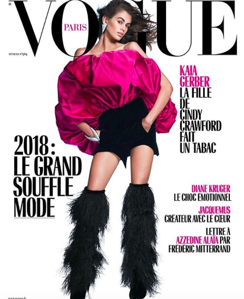 Aynı elbiseyi Vogue ve Elle'in kapaklarından da hatırlıyoruz.